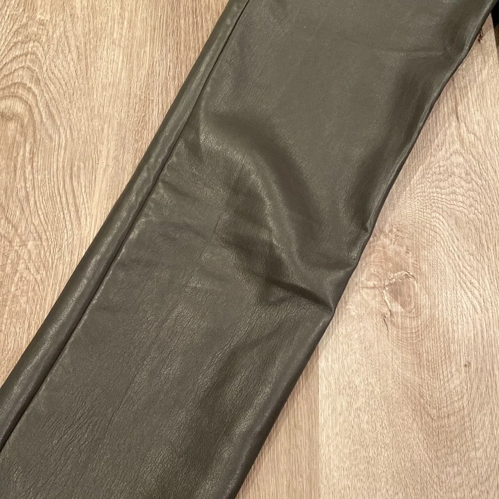Aritzia Babaton Grey Melina Faux Leather Pants - Picture 2 of 6